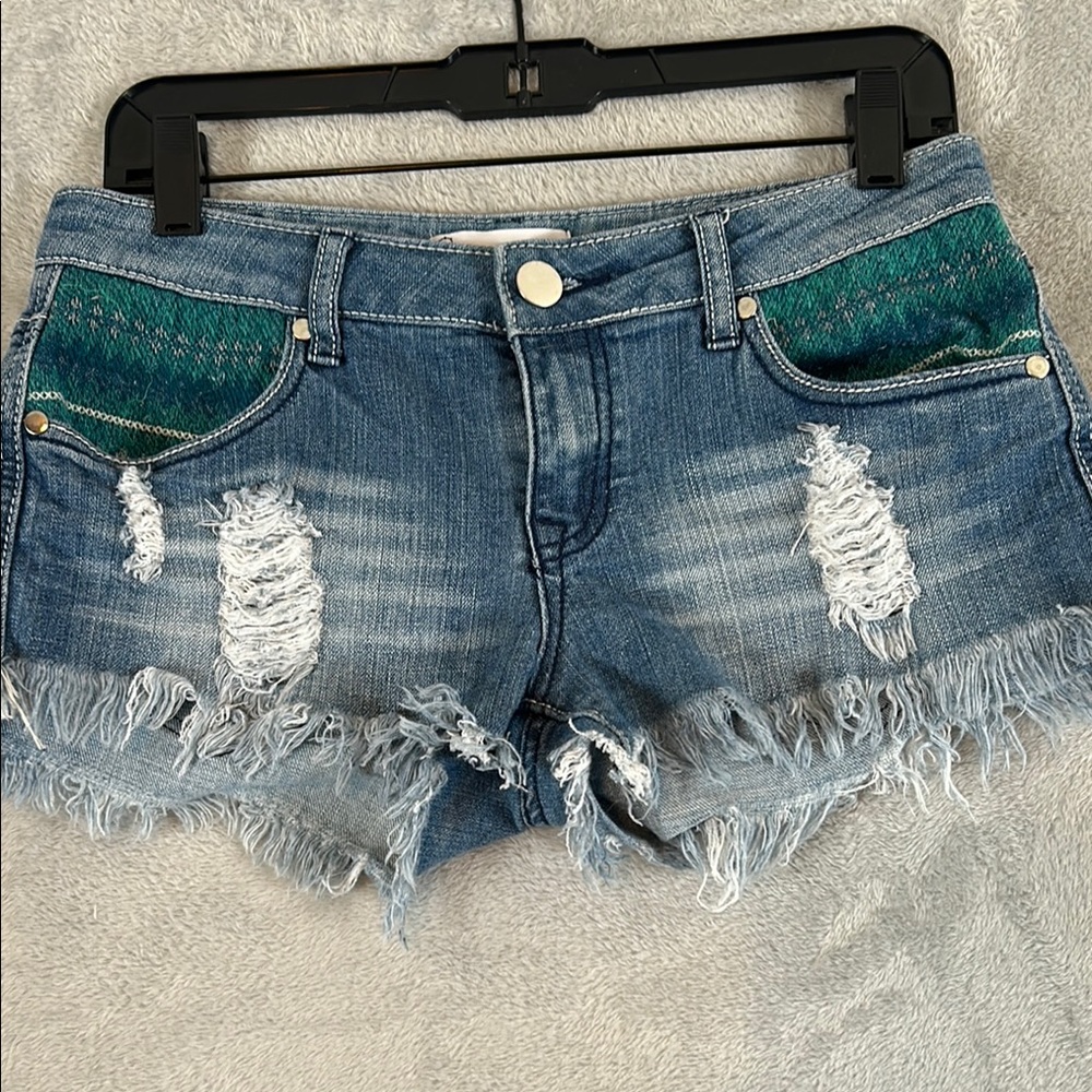 Empyre embroidered pocket, distressed denim cut off Shorty shorts size 7